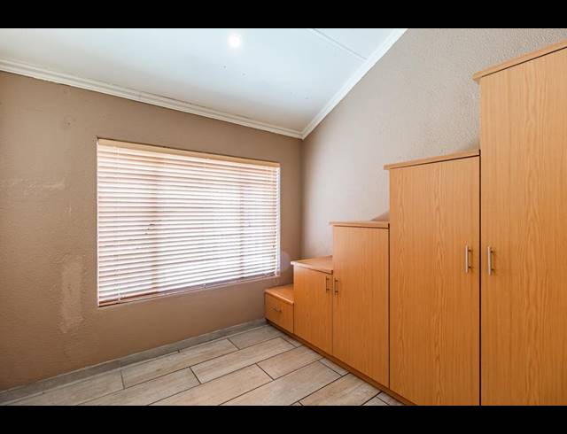 4 BEDROOM HOUSE FOR SALE IN VAN RIEBEECK PARK